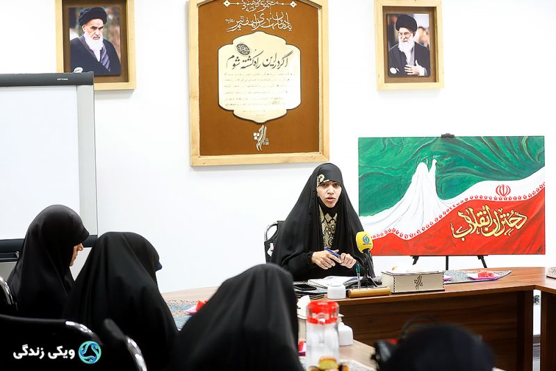 پرونده:دختران-انقلابی-3.jpg